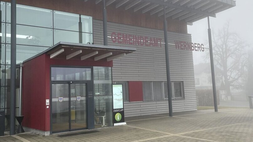 Der Eingangsbereich des Gemeindeamts in Wernberg