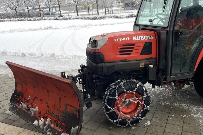 Die Mitarbeiter des Wirtschaftshofes sind heute pausenlos mit der Schneeräumung und dem Winterdienst beschäftigt.