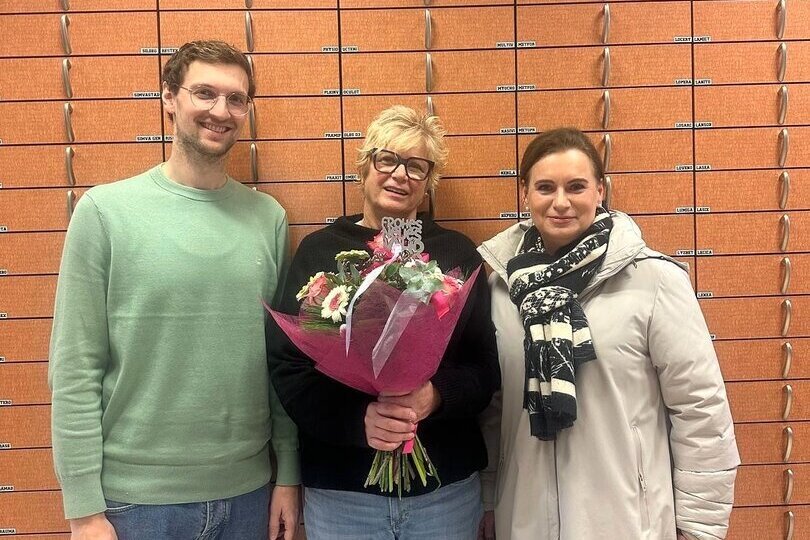 Bürgermeisterin Doris Liposchek mit Neo-Pensionistin Elisabeth Nagler und ihrem Nachfolger Sebastian Blaschitz