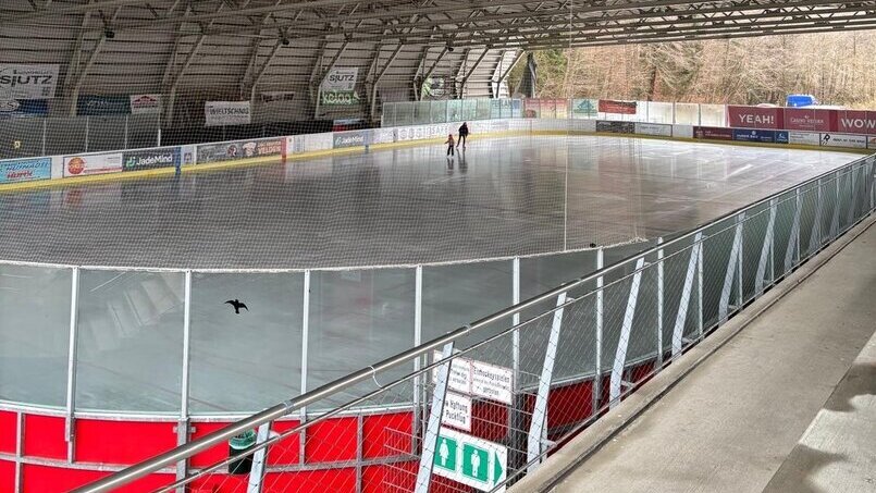 Die Eishalle in Velden