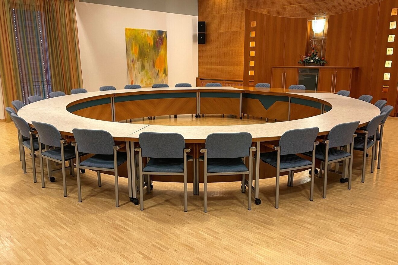 Der Gemeinderat der Gemeinde Wernberg tagt am Mittwoch, 27. Mai 2026, mit Beginn um 19.00 Uhr.